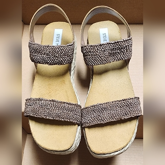 **NEW**STEVE MADDEN SIZE 9 SEE PICS FOR MEASUREMENTS - Picture 6 of 11